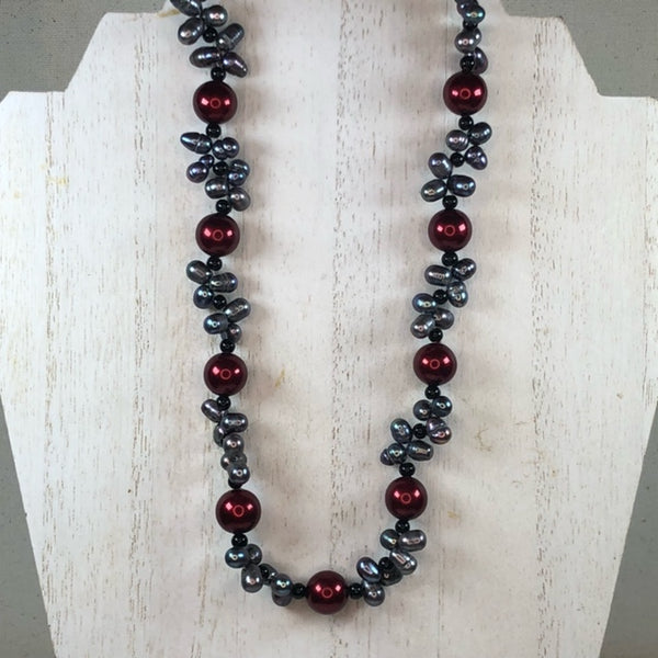 Beautiful Handmade 18" Beaded Necklace with Freshwater Pearls and Glass Beads