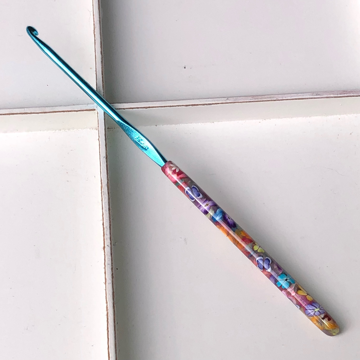 Polymer Clay Embellished Crochet Hook - Boye - Size E/4 3.50mm - Flowers and Blue Butterflies