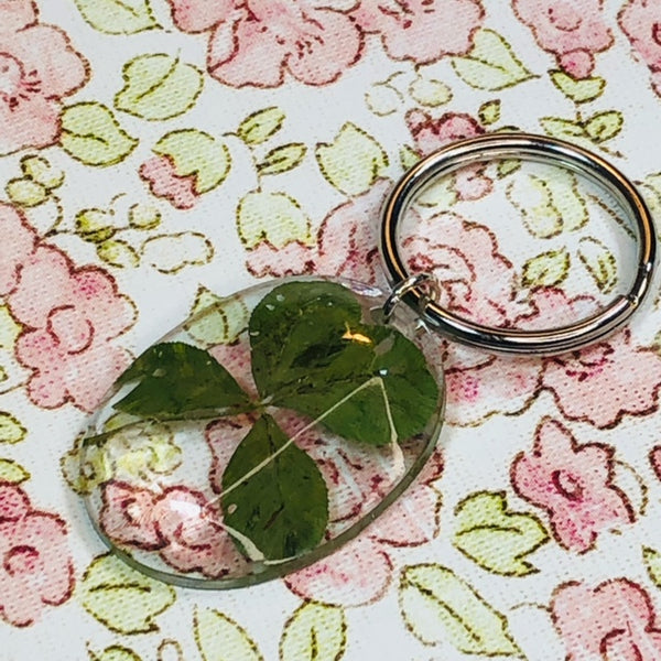 Handmade Epoxy Resin Real Four-Leaf Clover Split-Ring Keychain