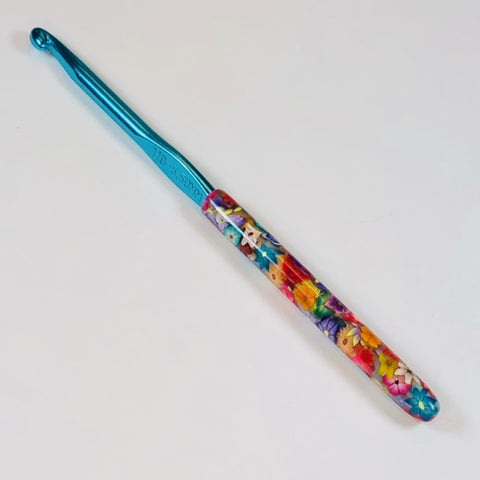 Polymer Clay Embellished Crochet Hook - Loops & Threads - Size I9 5.50mm - Flowers and Blue Butterflies